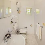 Sisters Hotel