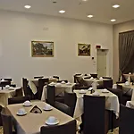 Sisters Hotel